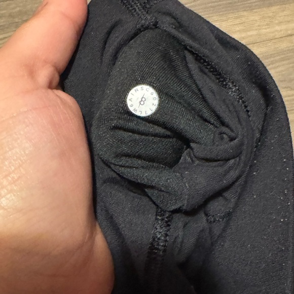 Lululemon crop leggings size 8 - Picture 5 of 6